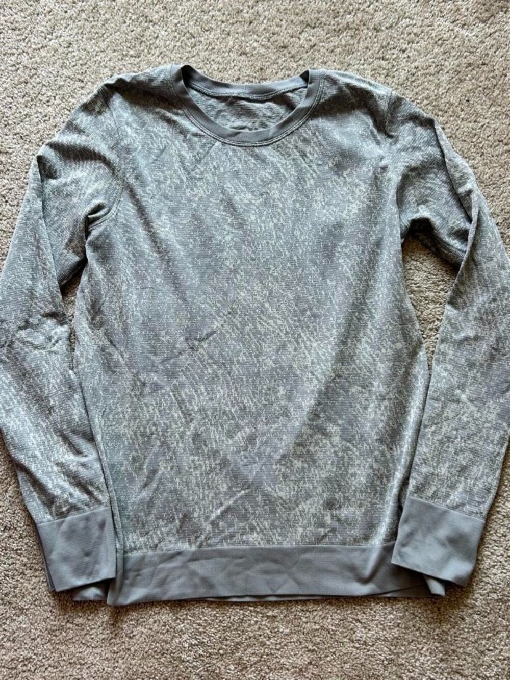 Lululemon gray long sleeve shirt with subtle speckled texture Size: 8